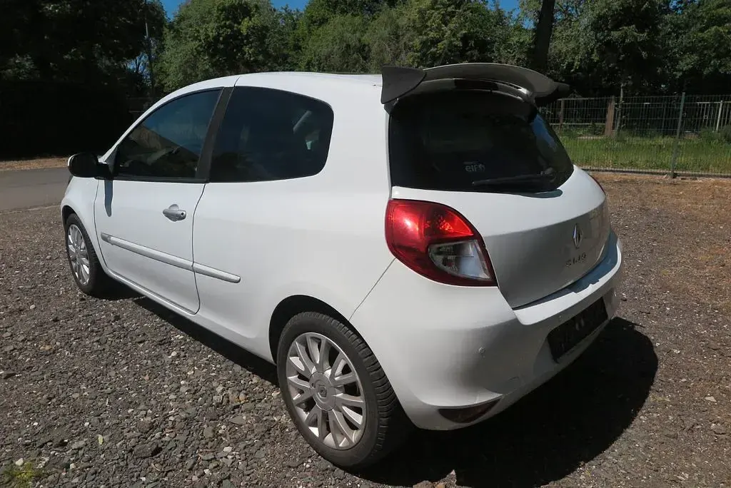 Occasion Renault Clio III Luxe 111 ch (81 kW) 2010 Blanc Citadine