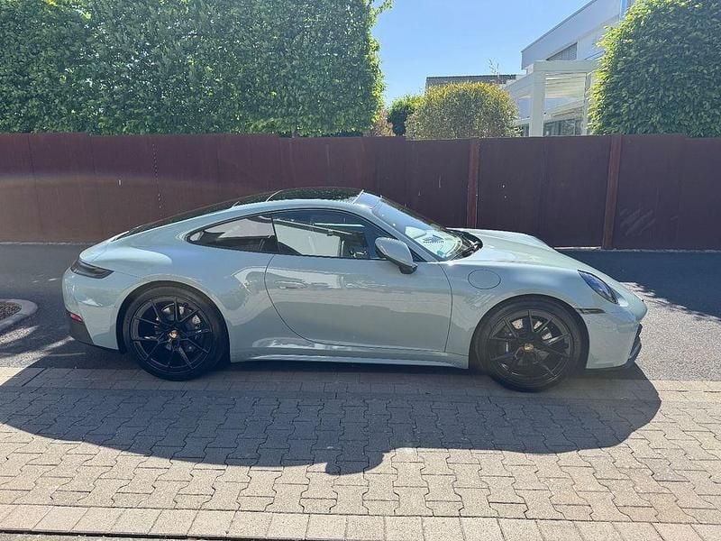 Grün Gebraucht 2025 Porsche 911 Carrera Coupé | 142.911 € - Bild 1/4