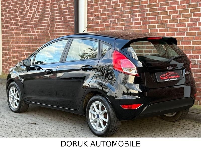 Gebraucht Ford Fiesta Celebration 101 PS (74 kW) 2016 Schwarz Kleinwagen