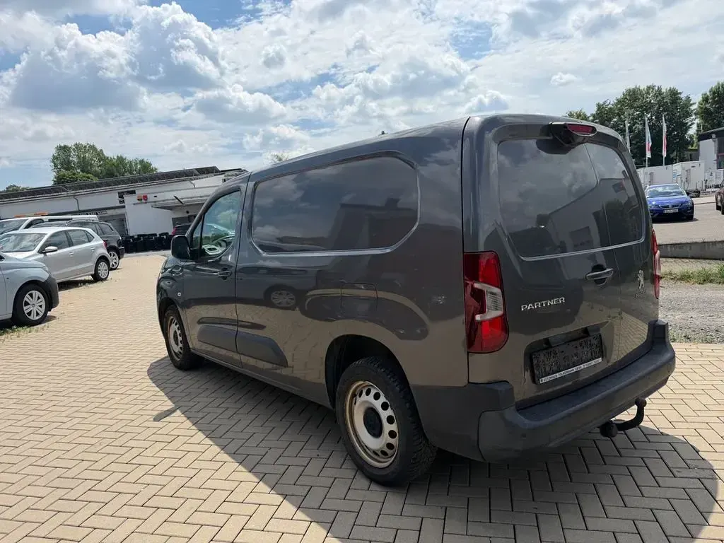 Gebraucht Peugeot Partner 131 PS (96 kW) 2018 Grau Van / Kleinbus