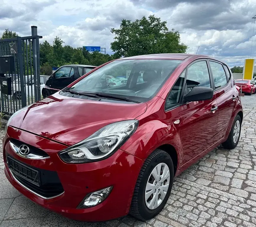 Gebraucht Hyundai ix20 90 PS (66 kW) 2011 Rot Kleinwagen