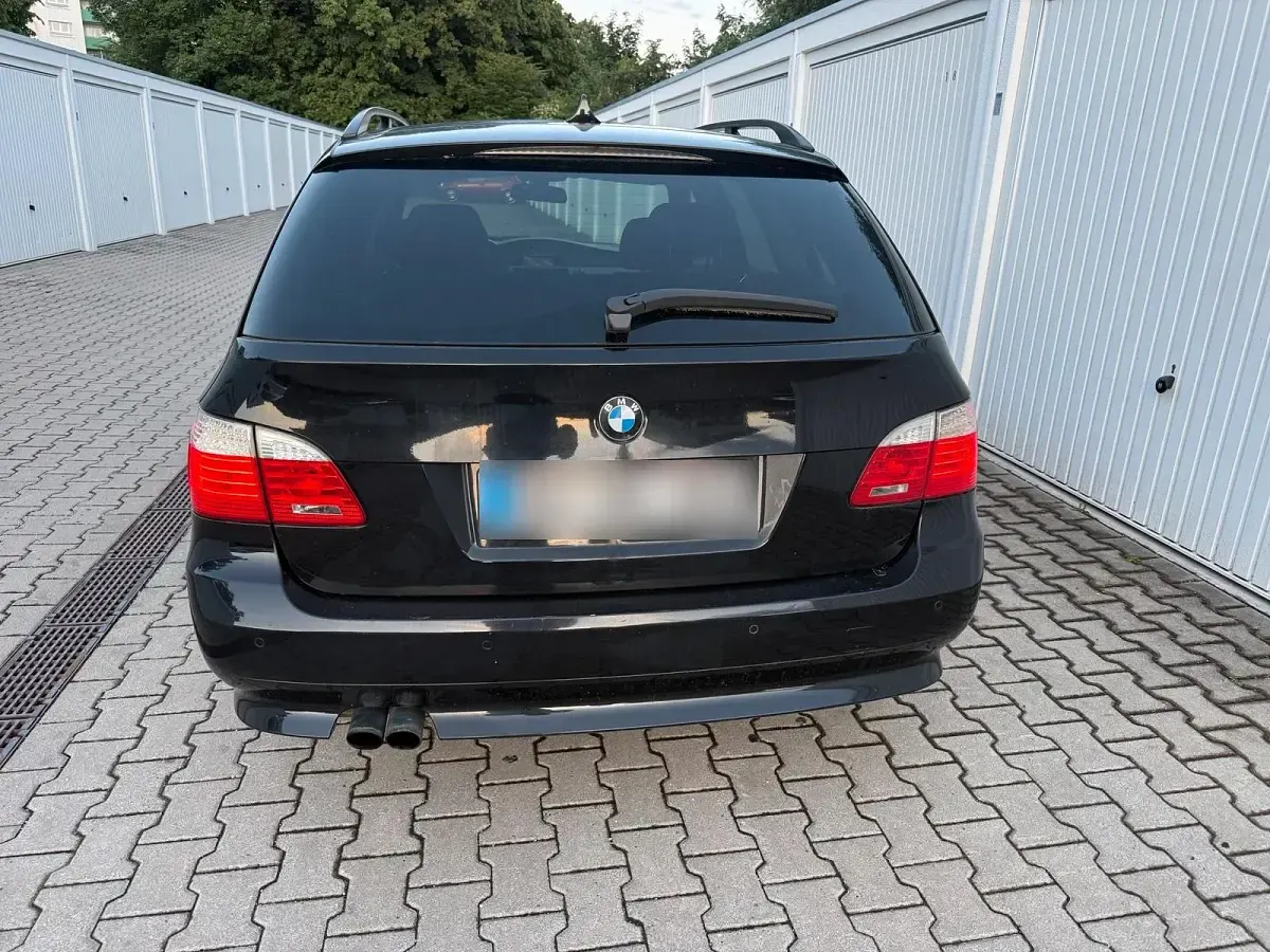 Gebraucht BMW 525 197 PS (144 kW) 2008 Schwarz Kombi