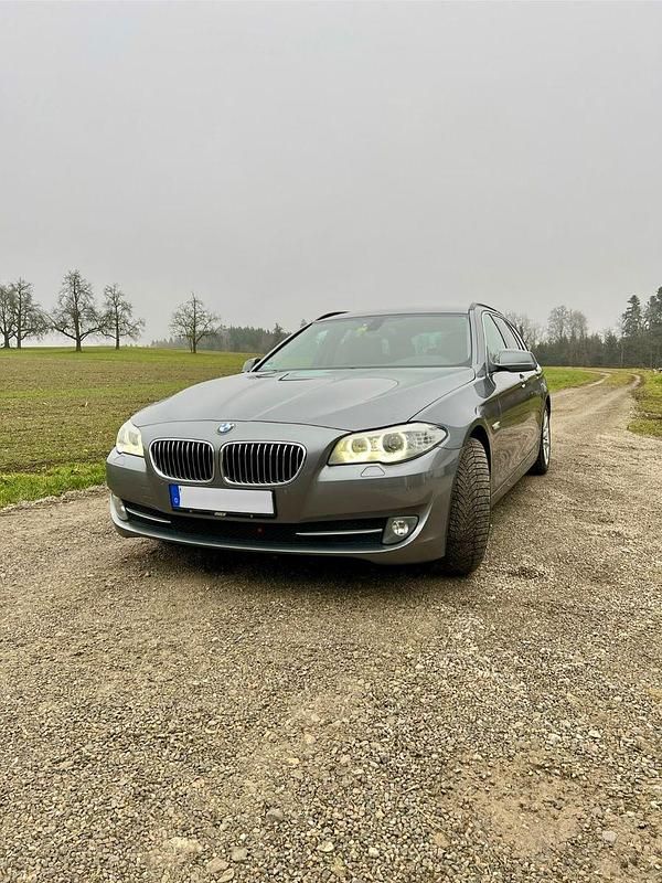 Gebraucht BMW 525 204 PS (150 kW) 2011 Grau Kombi