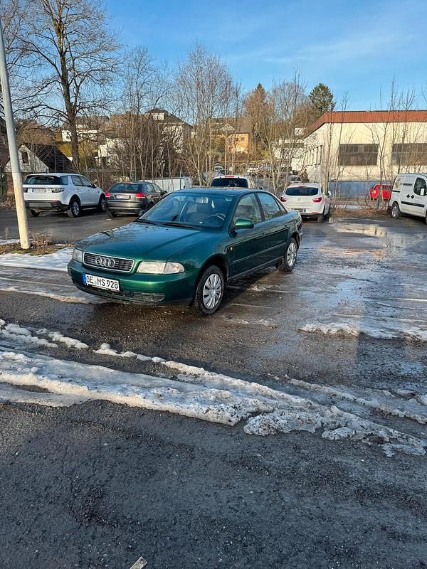 Grün Gebraucht 1997 Audi A4 Limousine | 790 € (Fairer Preis) - Bild 1/4