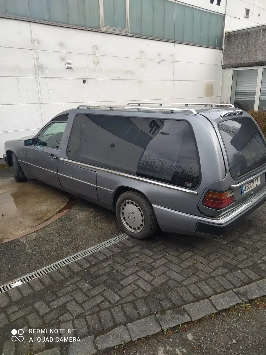 Gebraucht Mercedes 300 100 PS (73 kW) 1990 Grau Kombi