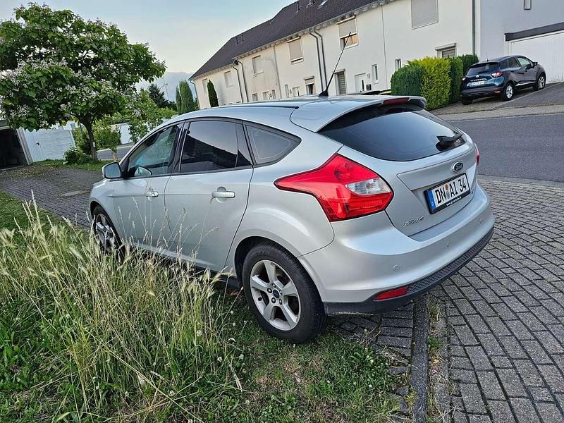 Silber Gebraucht 2014 Ford Focus Limousine | 5.100 € (Guter Preis) - Bild 1/4