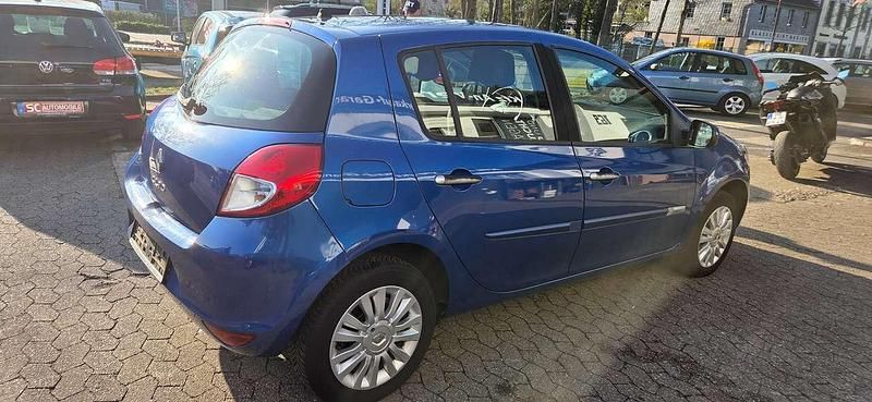 Gebraucht Renault Clio II Dynamique 75 PS (55 kW) 2009 Extremblau Kleinwagen