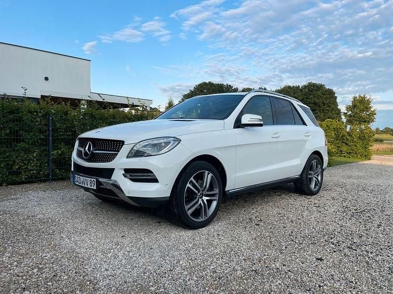 Weiß Gebraucht 2013 Mercedes ML350 SUV | 18.700 € (Guter Preis) - Bild 1/4