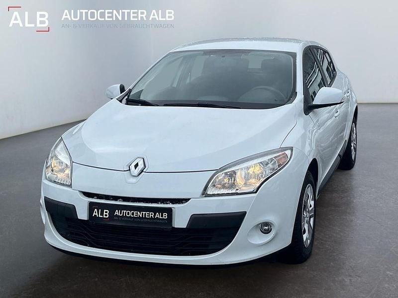 Gebraucht Renault Mégane 101 PS (74 kW) 2011 Weiß Limousine