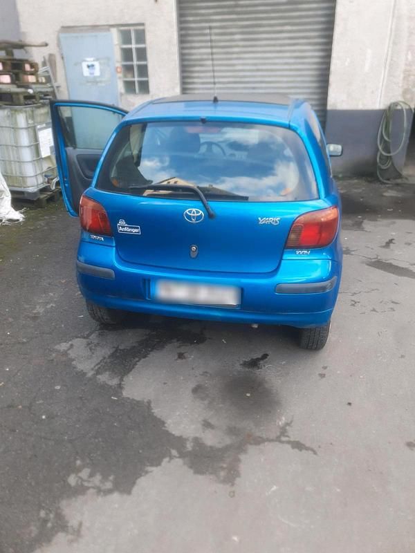 Blau Gebraucht 2004 Toyota Yaris Kleinwagen | 1.500 € (Fairer Preis) - Bild 1/4