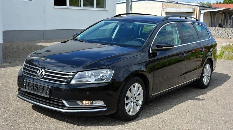 Schwarz Gebraucht 2011 VW Passat Comfortline Kombi | 4.880 € (Superpreis) - Bild 1/2