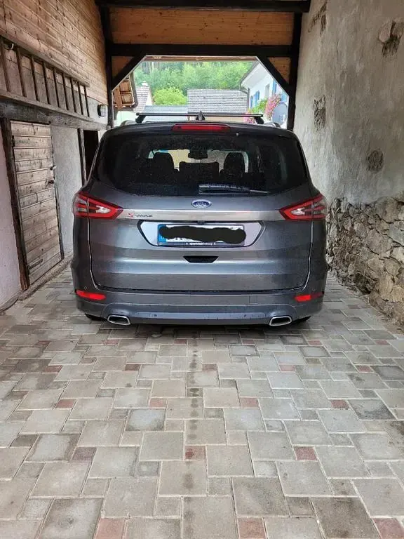 Gebraucht Ford S-MAX Titanium 190 PS (139 kW) 2020 Grau Van / Kleinbus