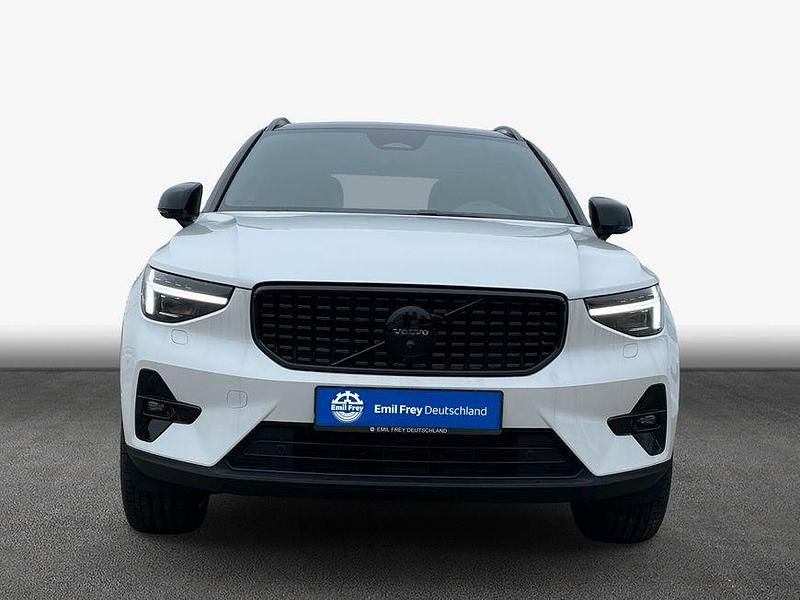Neu Volvo XC40 Plus 163 PS (119 kW) 2026 Crystal weißperleffekt SUV