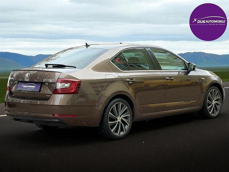 Gebraucht Skoda Octavia LAURIN & KLEMENT 184 PS (135 kW) 2018 Braun Limousine