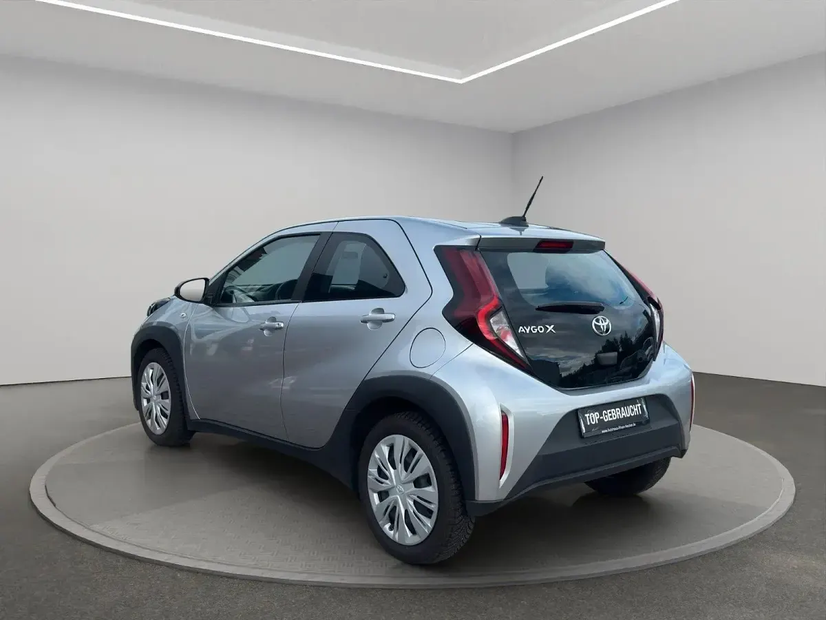 Gebraucht Toyota Aygo X X-play 72 PS (52 kW) 2022 Silber SUV