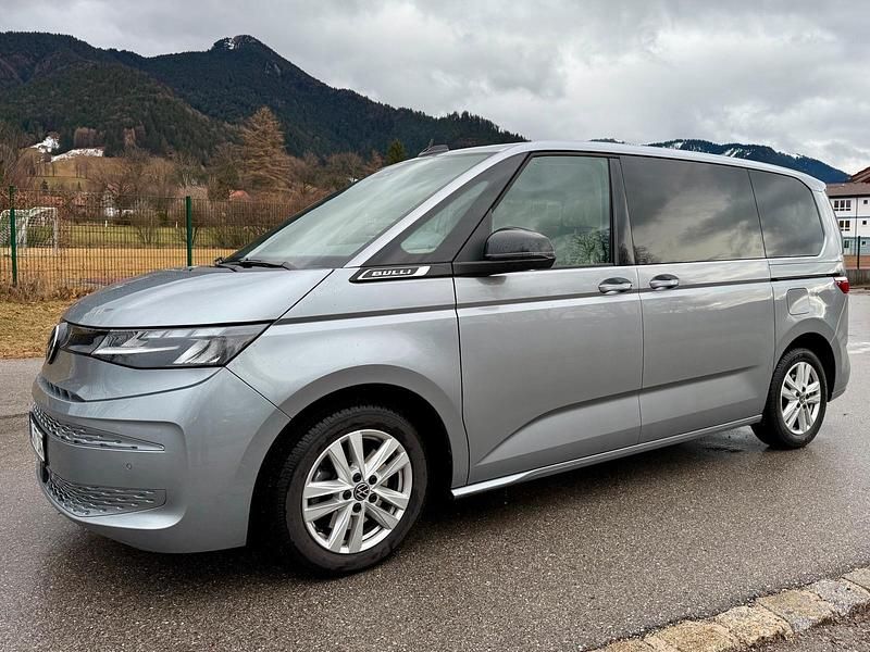 Gebraucht VW Multivan Style 150 PS (110 kW) 2023 Silber Van