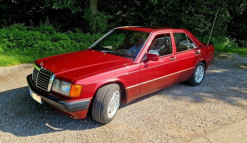 Gebraucht Mercedes 190 122 PS (89 kW) 1992 Rot Limousine