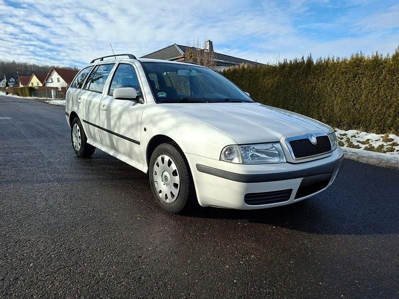 Gebraucht Skoda Octavia Ambiente 102 PS (75 kW) 2009 Weiß Limousine