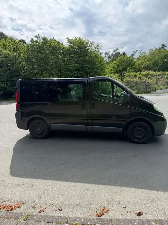 Gebraucht Opel Vivaro 114 PS (83 kW) 2011 Schwarz Van / Kleinbus