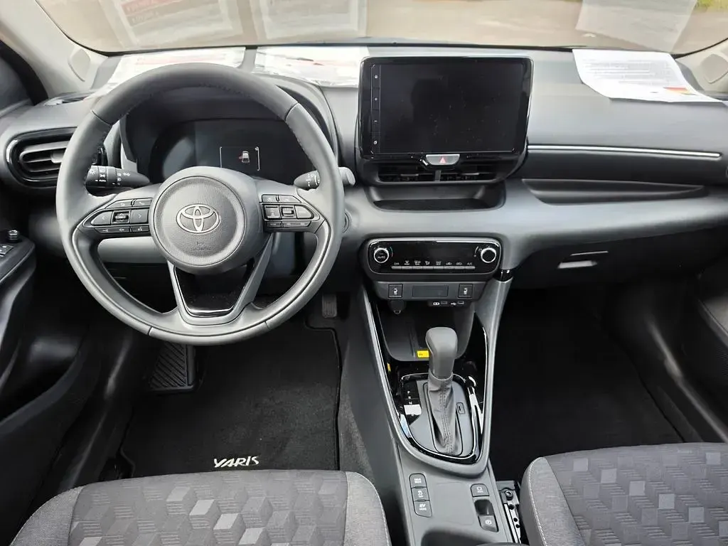 Neu Toyota Yaris Hybrid 116 PS (85 kW) 2026 Schwarz Limousine