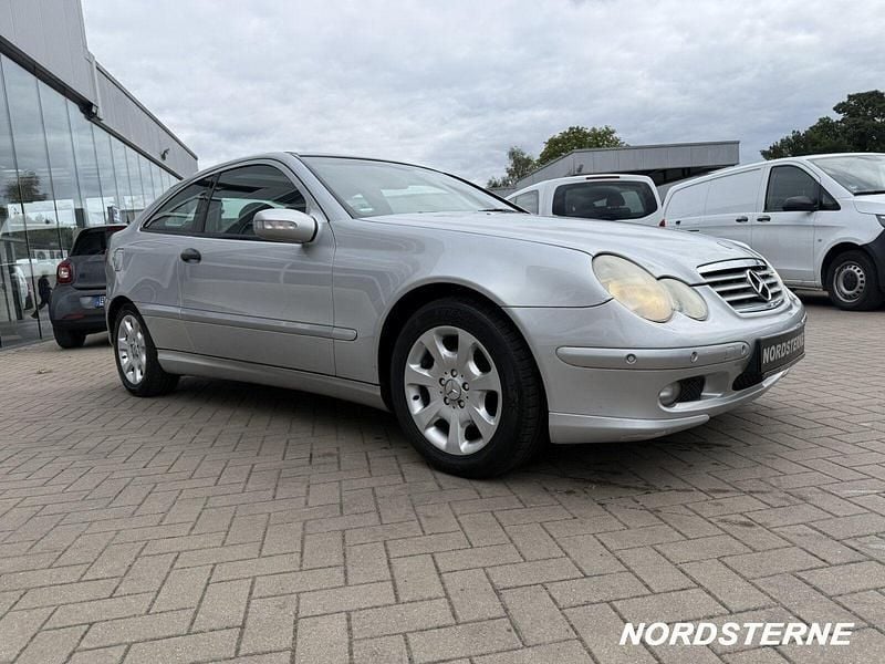 Gebraucht Mercedes C180 129 PS (94 kW) 2002 Silber Coupé