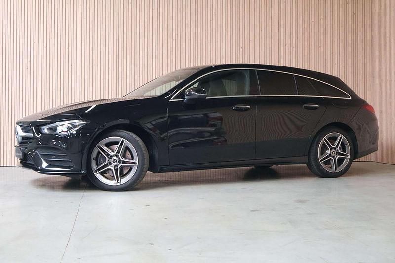 Schwarz Gebraucht 2023 Mercedes CLA250e Shooting Brake AMG line Kombi | 35.599 € - Bild 1/4