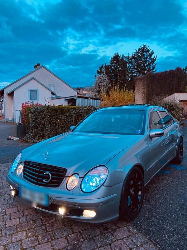 Gebraucht Mercedes E200 122 PS (89 kW) 2003 Beige Limousine