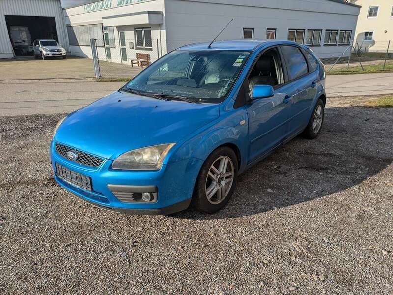Blau Gebraucht 2006 Ford Focus Sport Limousine | 950 € (Superpreis) - Bild 1/4