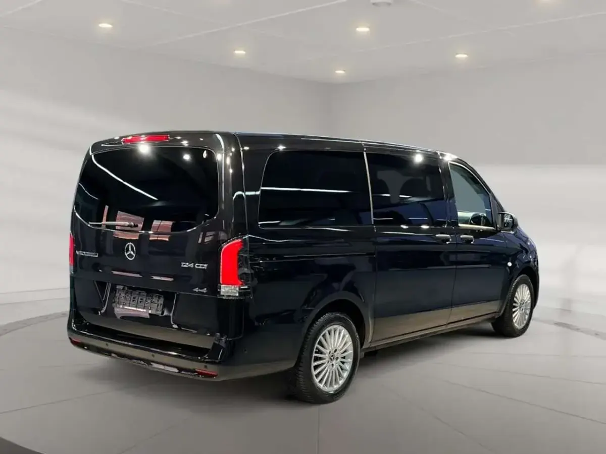 Gebraucht Mercedes Vito 237 PS (174 kW) 2025 Obsidianschwarz metallic Van