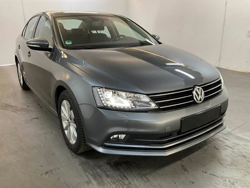 Gebraucht VW Jetta Basis 125 PS (91 kW) 2015 Grau Limousine