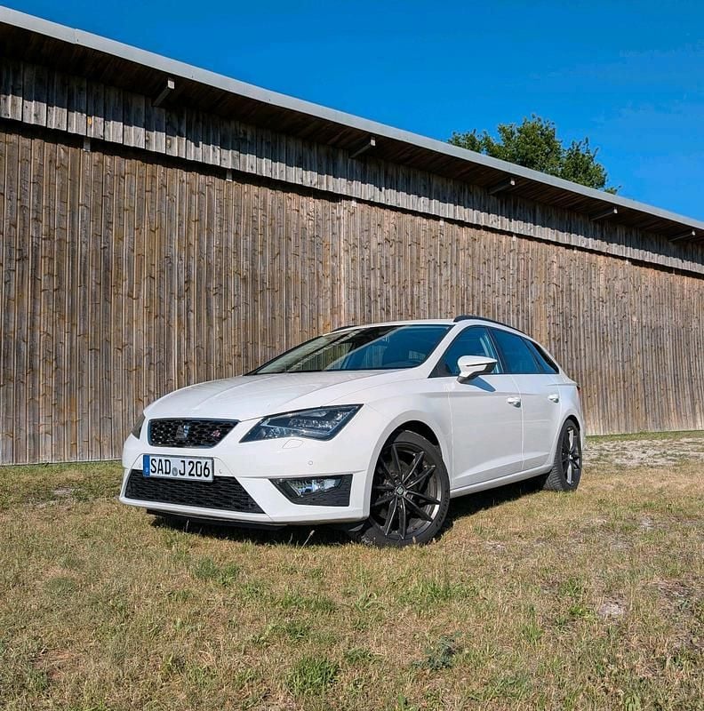 Weiß Gebraucht 2015 Seat Leon ST Kombi | 12.650 € (Fairer Preis) - Bild 1/4