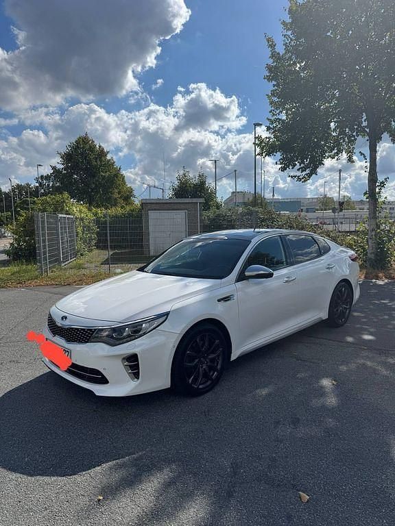Weiß Gebraucht 2017 Kia Optima GT-Line Limousine | 14.990 € - Bild 1/4