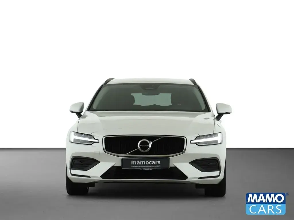 Używany Volvo V60 Core 197 KM (144 kW) 2025 Biały Kombi