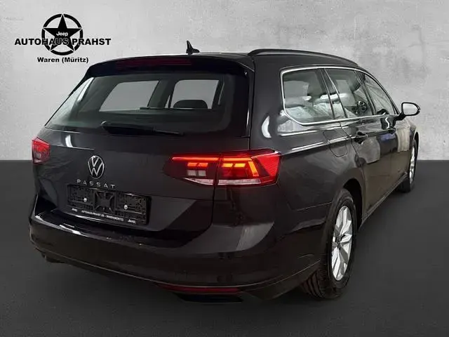 Gebraucht VW Passat Business 150 PS (110 kW) 2023 Grau Kombi