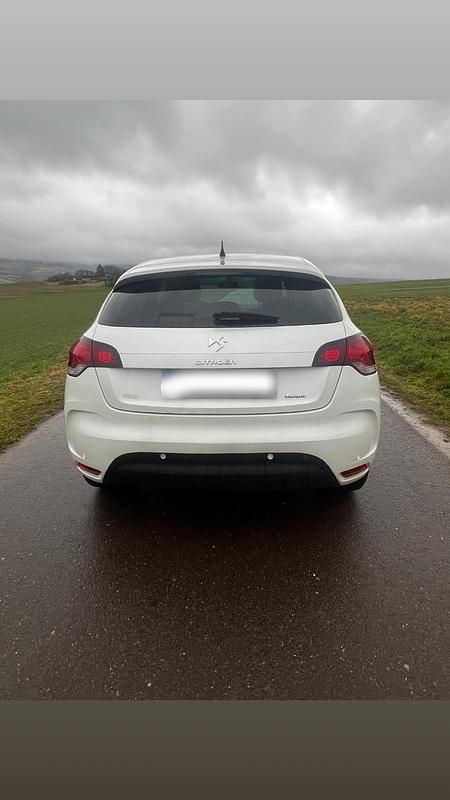 Gebraucht Citroën DS4 163 PS (119 kW) 2015 Weiß Kleinwagen