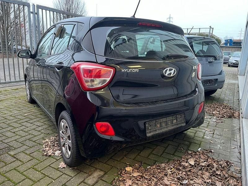 Gebraucht Hyundai i10 Select 67 PS (49 kW) 2015 Schwarz Kleinwagen