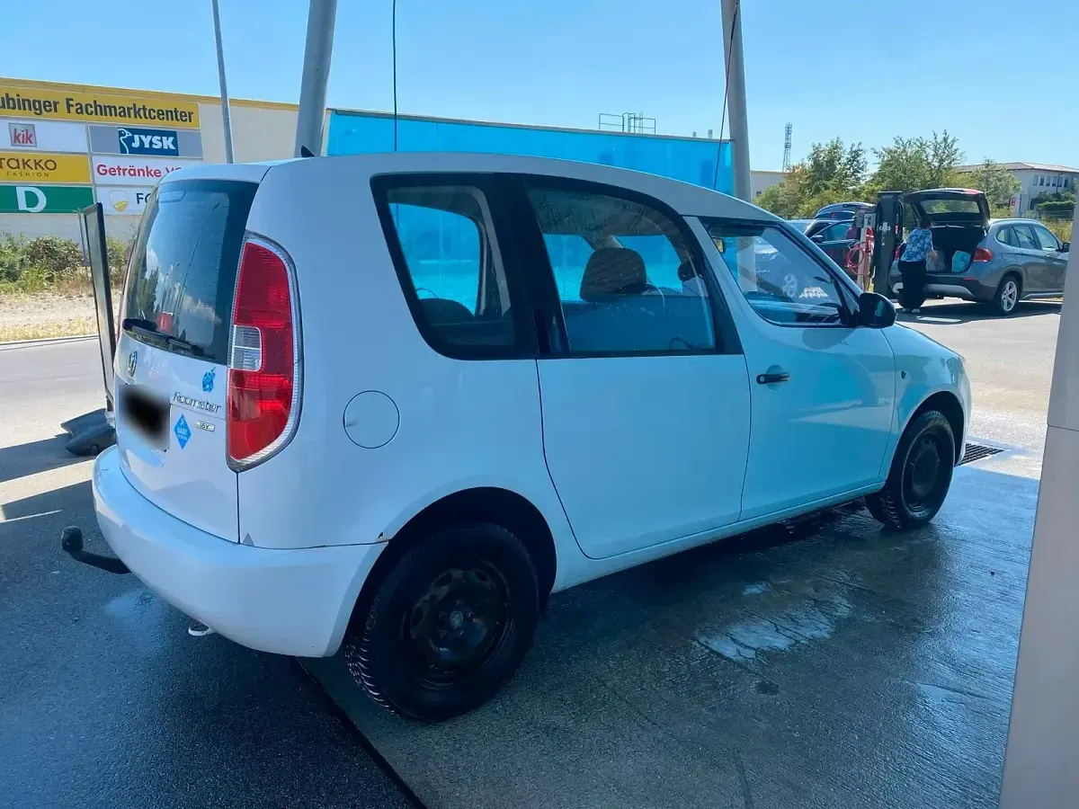 Gebraucht Skoda Roomster 86 PS (63 kW) 2012 Weiß Van / Kleinbus