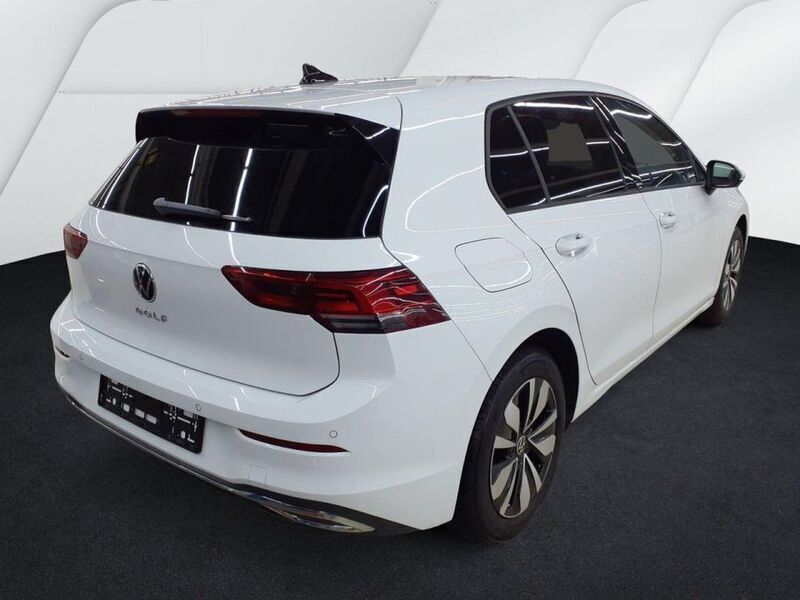 Gebraucht VW Golf VIII Move 150 PS (110 kW) 2024 Pure white (weiß) Limousine