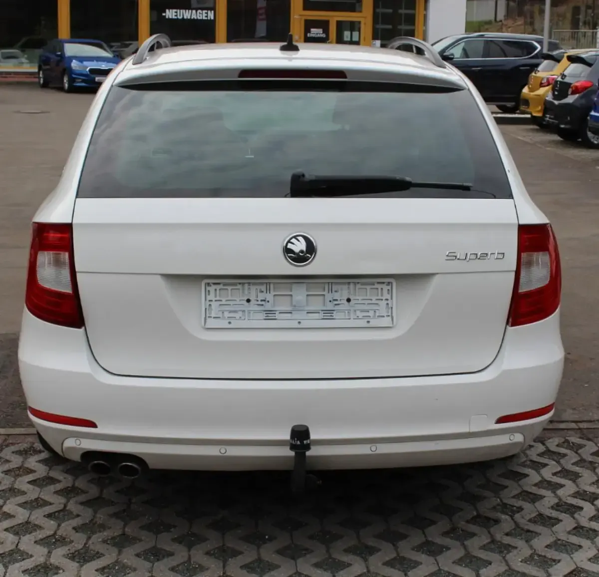 Używany Skoda Superb 170 KM (125 kW) 2012 Biały Kombi