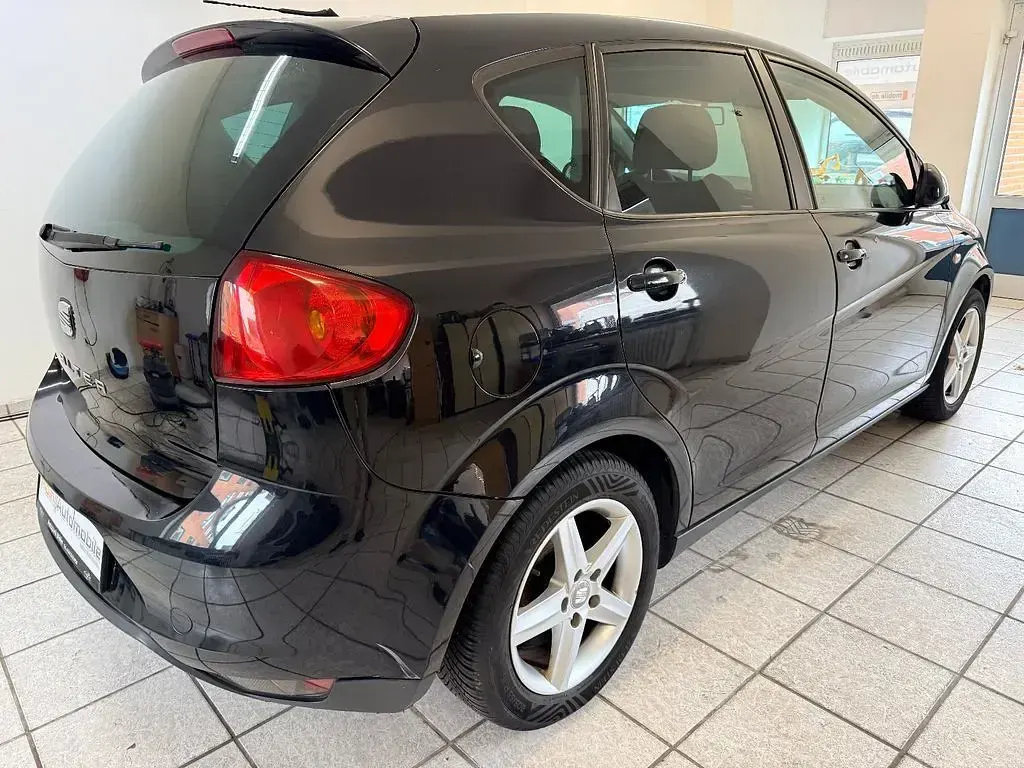 Używany Seat Altea Copa 105 KM (77 kW) 2012 Czarny Sedan/Limuzyna