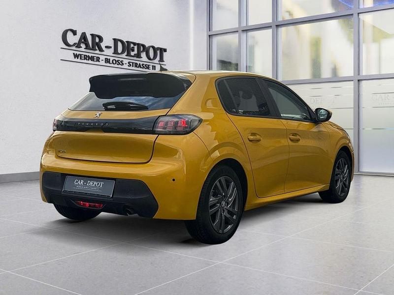 Gebraucht Peugeot 208 Active 101 PS (74 kW) 2024 Gelb Kleinwagen