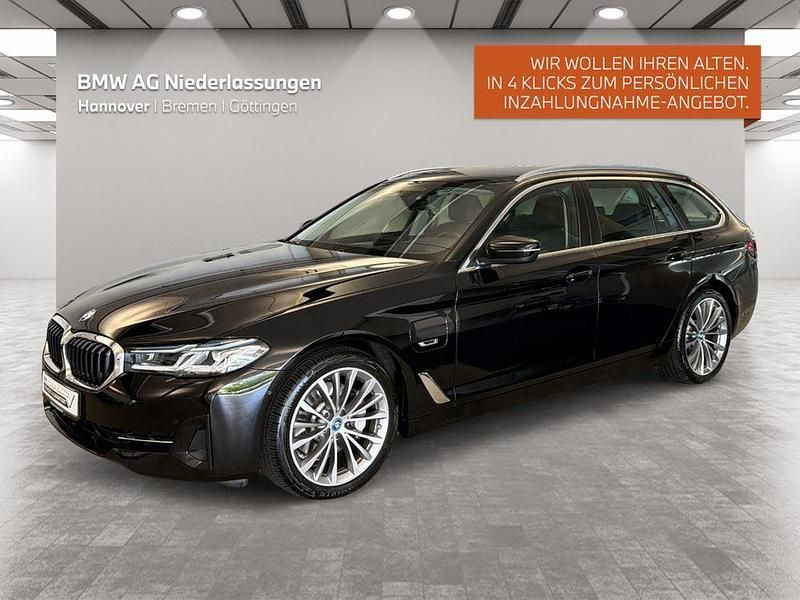 Schwarz Gebraucht 2022 BMW 530e Sport Line Kombi | 36.606 € (Fairer Preis) - Bild 1/4