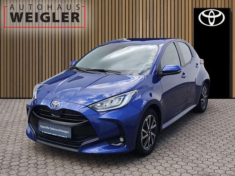 Blau Gebraucht 2021 Toyota Yaris Team Kleinwagen | 17.890 € (Fairer Preis) - Bild 1/4