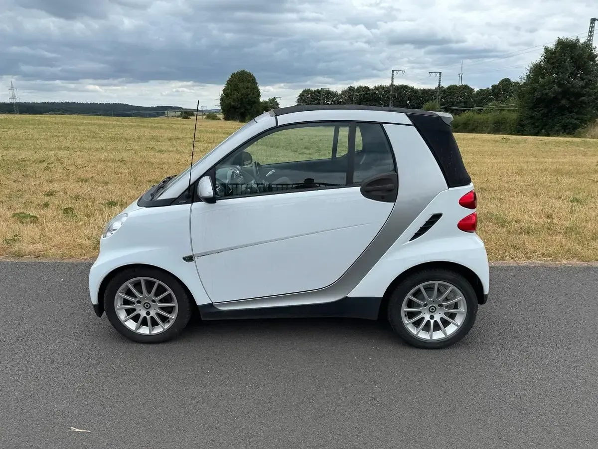 Gebraucht Smart ForTwo Cabrio 70 PS (51 kW) 2008 Weiß Cabrio