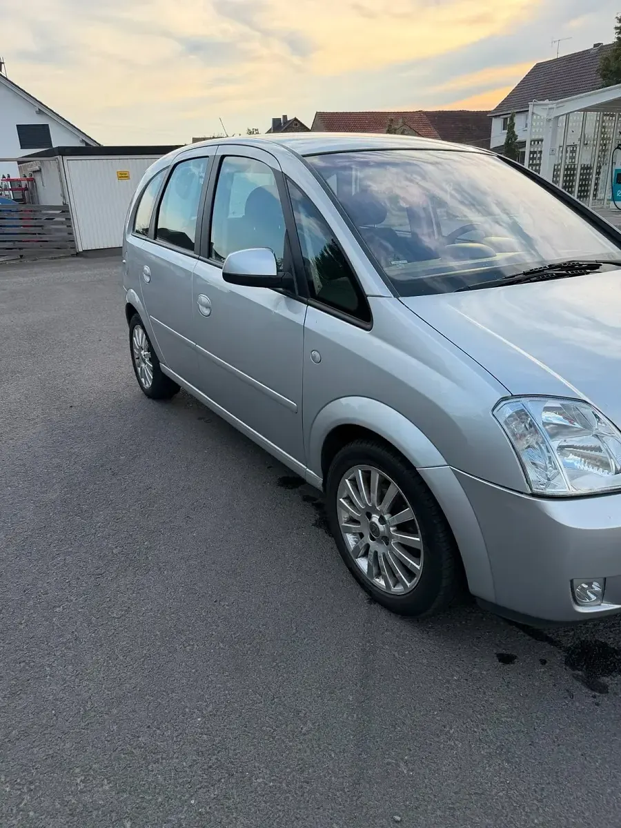 Gebraucht Opel Meriva Cosmo 125 PS (91 kW) 2004 Silber Van / Kleinbus
