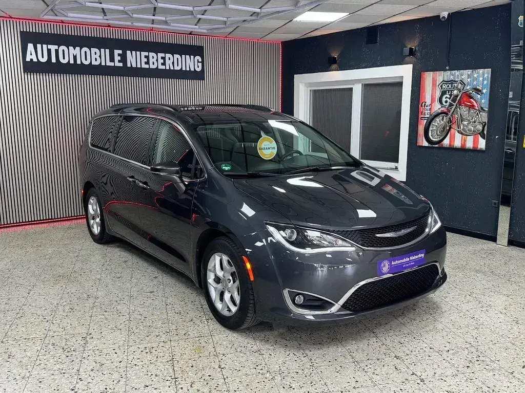 Usata Chrysler Pacifica 291 CV (214 kW) 2018 Grigio Monovolume