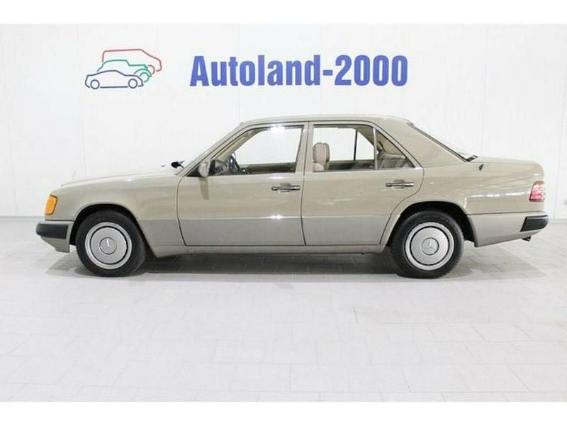 Gebraucht Mercedes E200 118 PS (86 kW) 1990 Pueblobeige Limousine