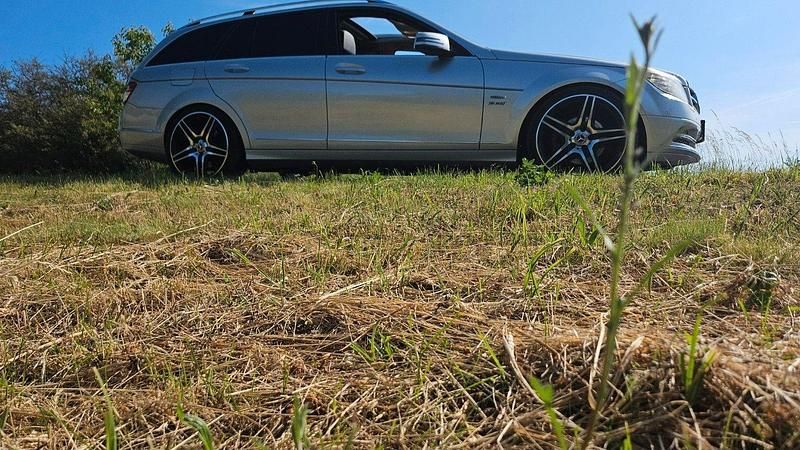 Gebraucht Mercedes C250 204 PS (150 kW) 2010 Silber Kombi