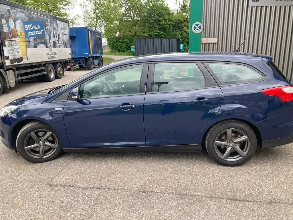 Używany Ford Focus S 150 KM (110 kW) 2013 Niebieski Sedan/Limuzyna