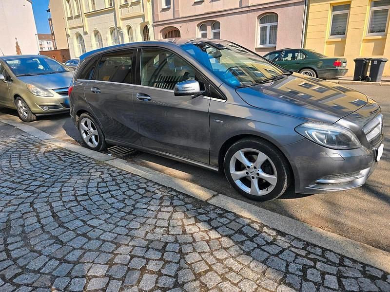 Gebraucht Mercedes B200 155 PS (114 kW) 2012 Grau Van / Kleinbus